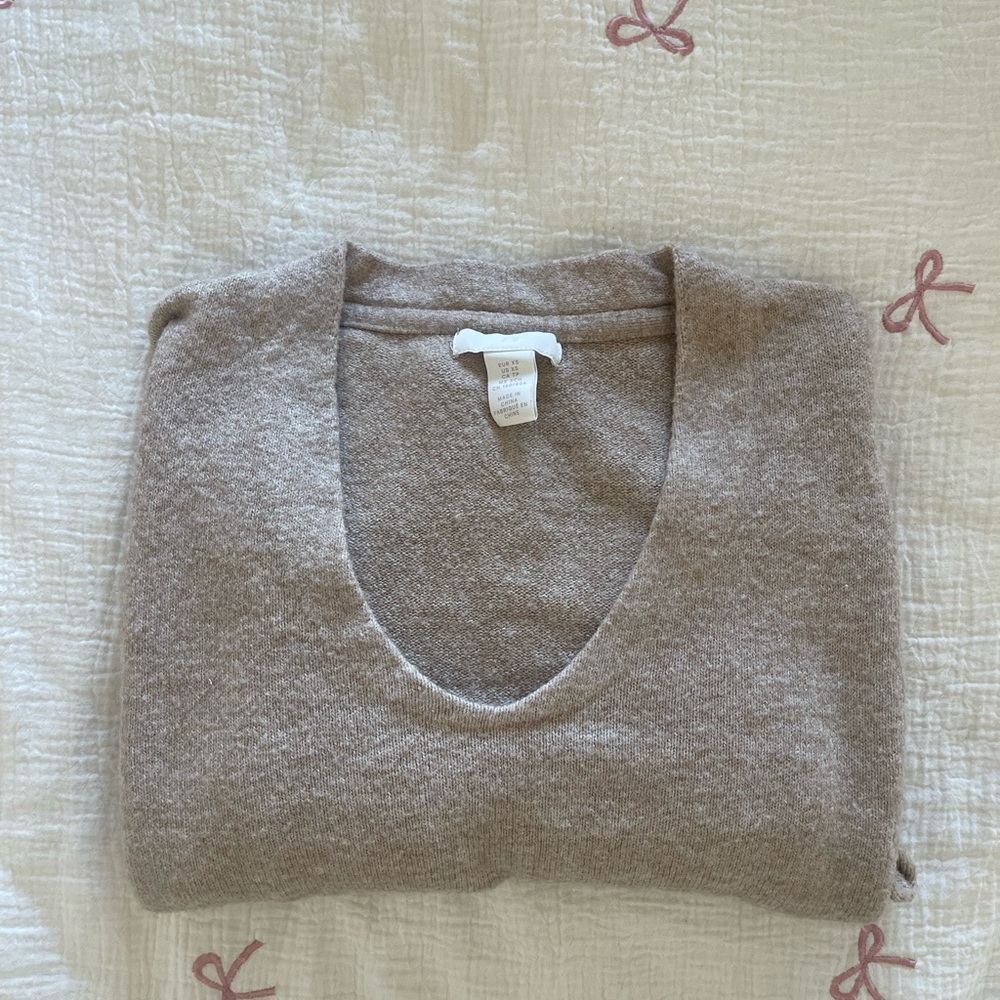 H&M| sweater - Picture 2 of 2